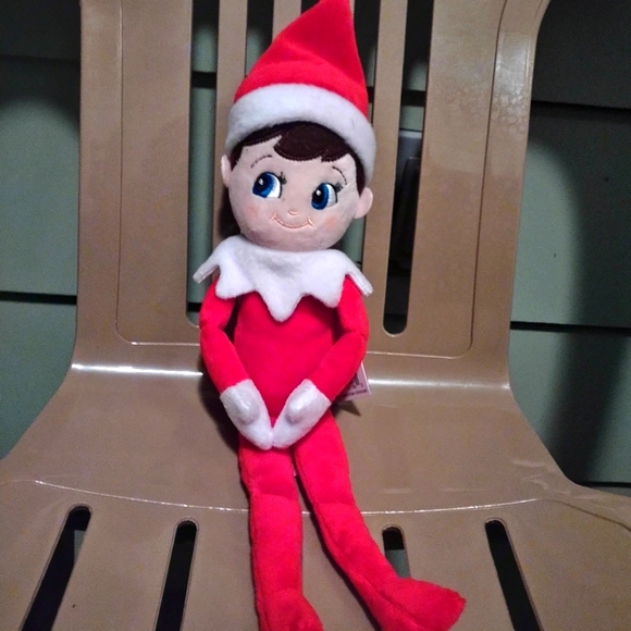 The Elf on the Shelf Boy Plush doll & Scout Elves at Play Tools and Tips Kit - Picture 4 of 8